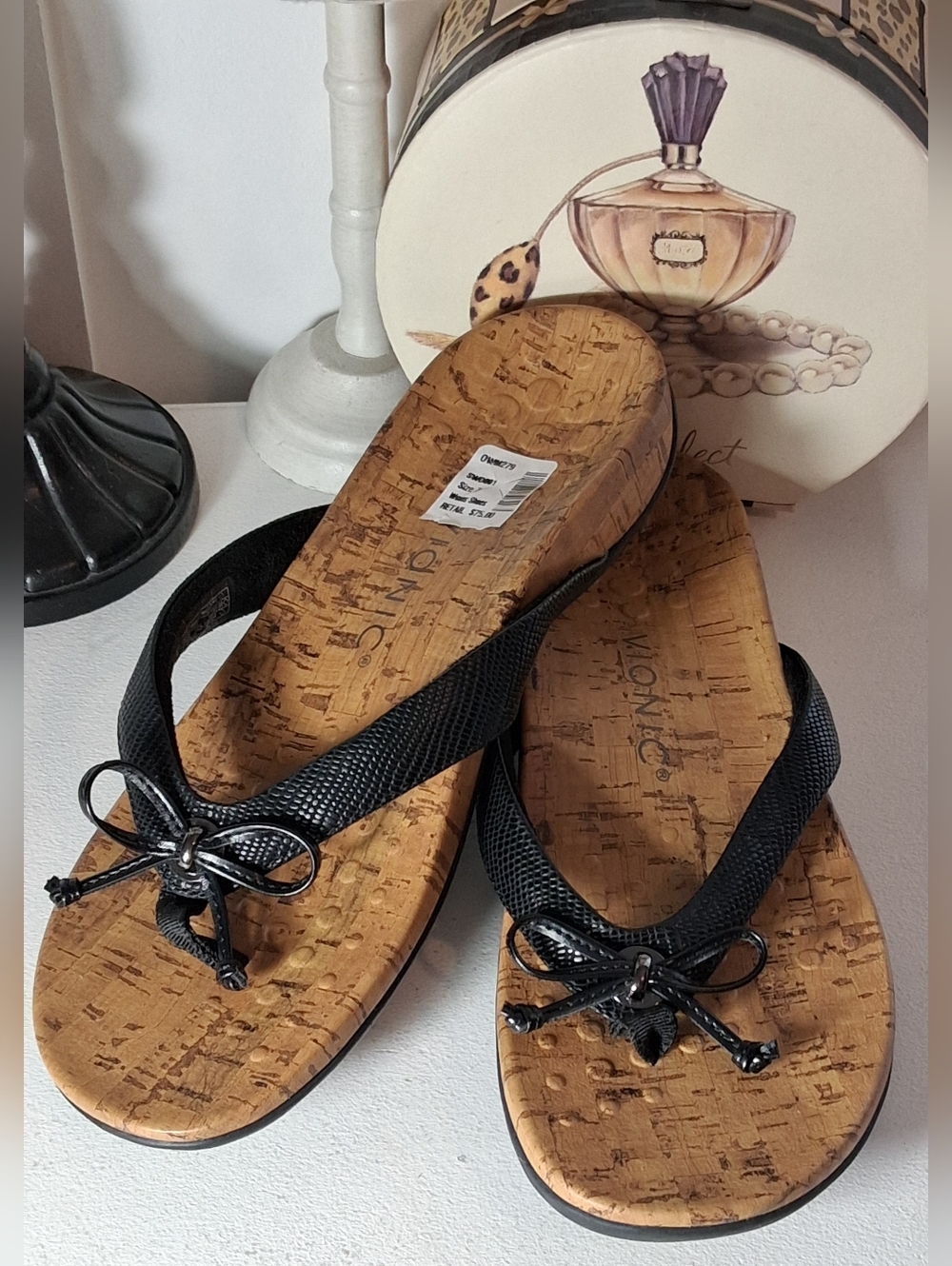 Vionic Black & Tan Thong Sandal Sz 7M NWT